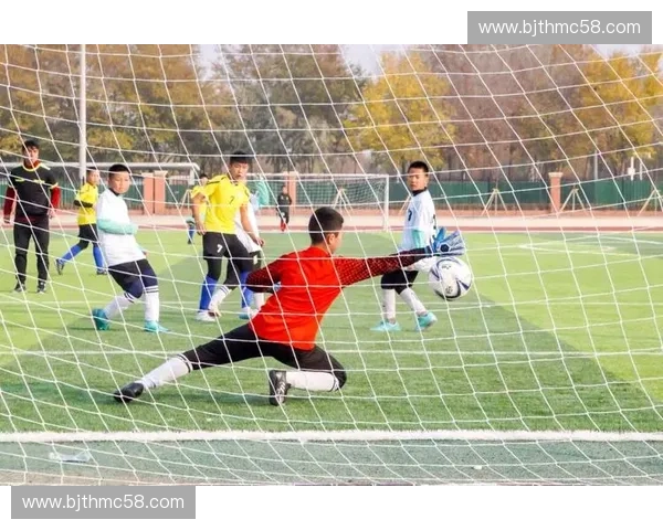 今晚绿茵争霸：足球战火点燃夜晚豪门较量！